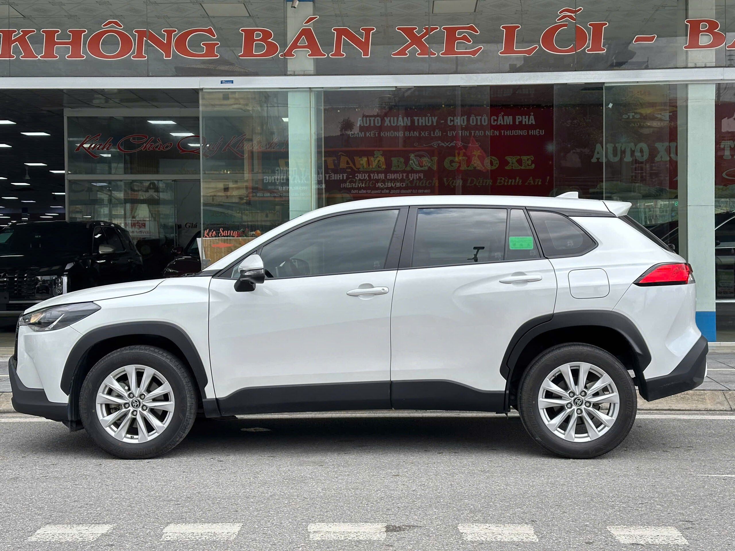 TOYOTA COROLLA CROSS 1.8G 2022 - Ảnh 2