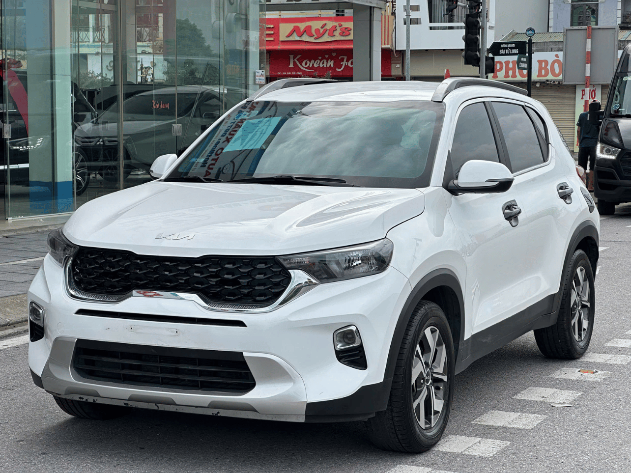 Kia Sonet 1.5AT Deluxe 2021